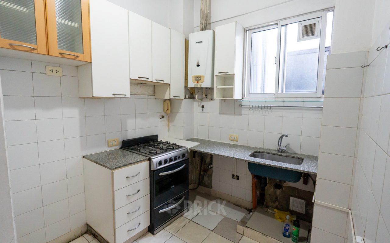 NAON, ROMULO S., DR. al 2200 Piso 2 10