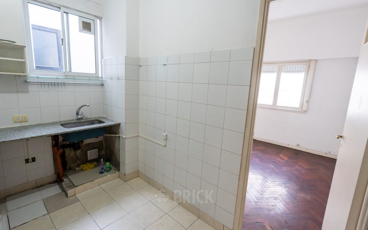 NAON, ROMULO S., DR. al 2200 Piso 2 12