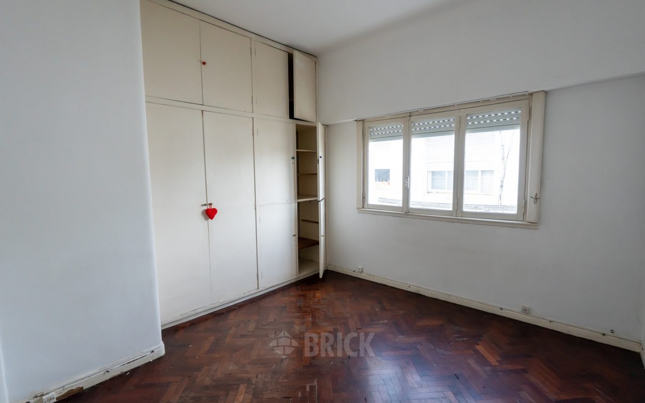 NAON, ROMULO S., DR. al 2200 Piso 2 13