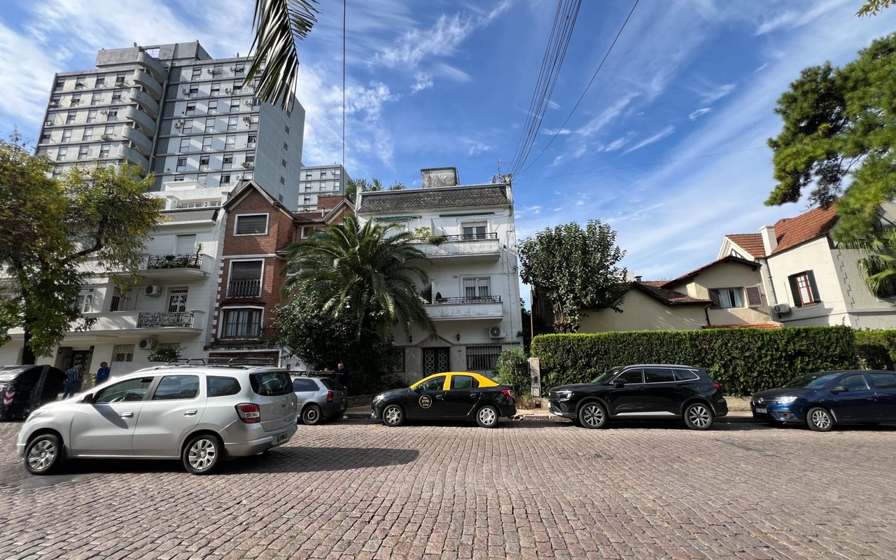 NAON, ROMULO S., DR. al 2200 Piso 2 17