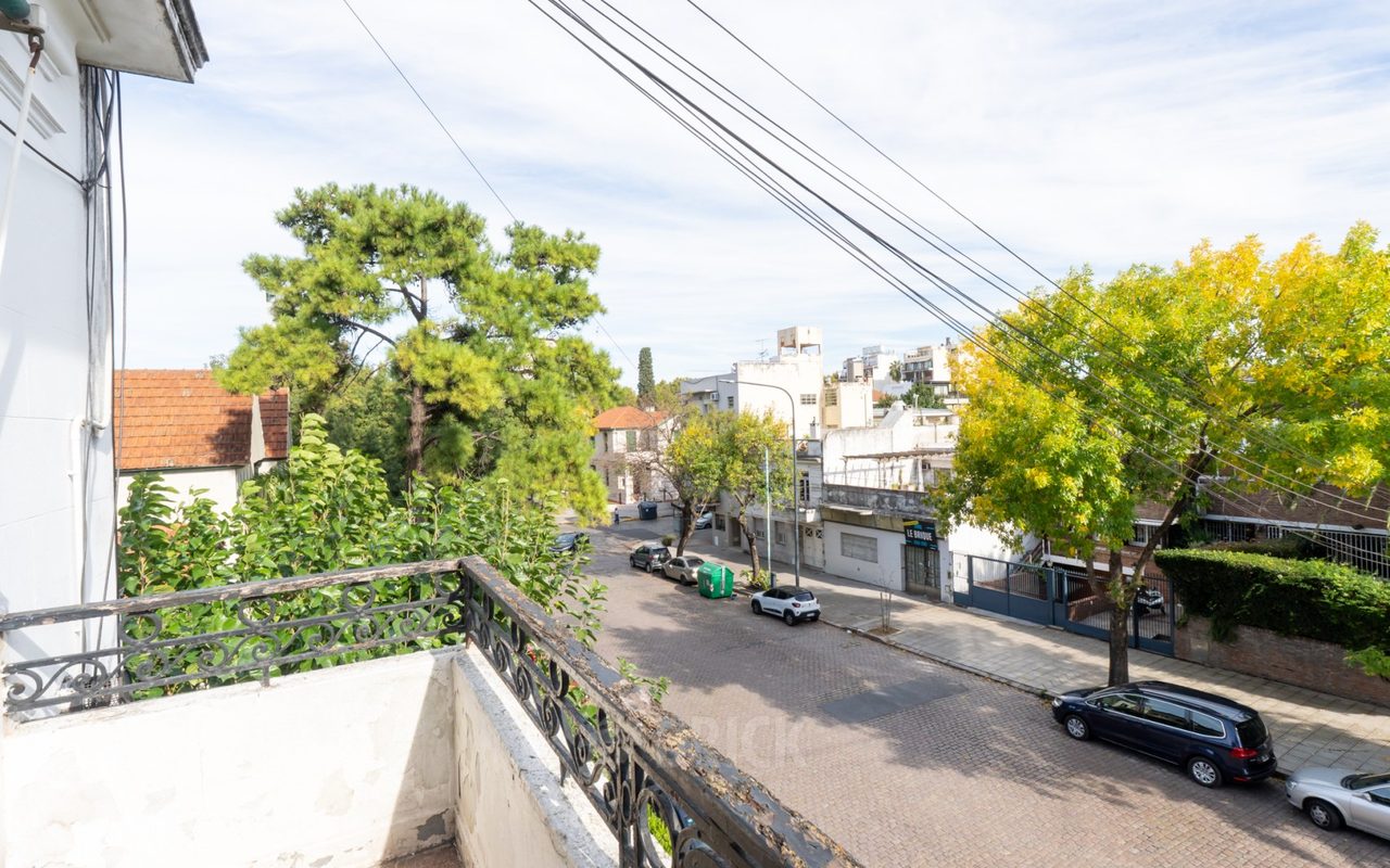 NAON, ROMULO S., DR. al 2200 Piso 2 7