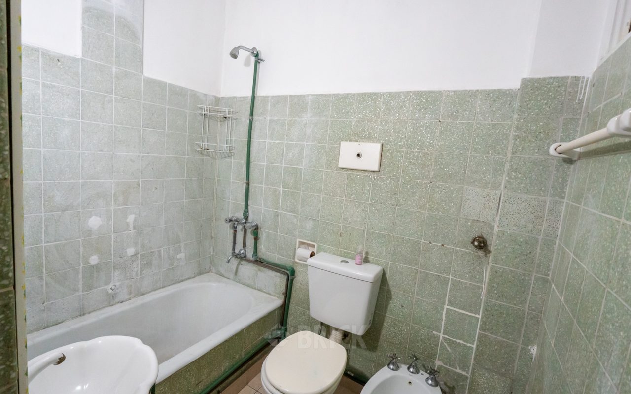 NAON, ROMULO S., DR. al 2200 Piso 2 9