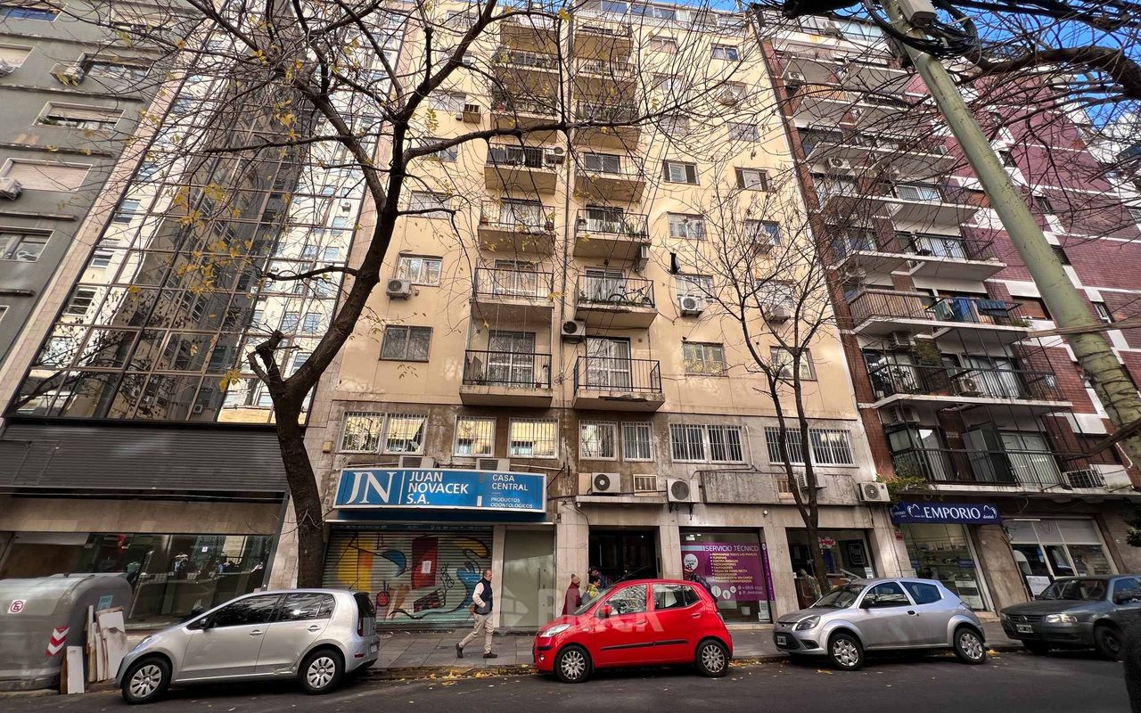 ALVEAR, MARCELO T. DE al 2100 Piso 8 13