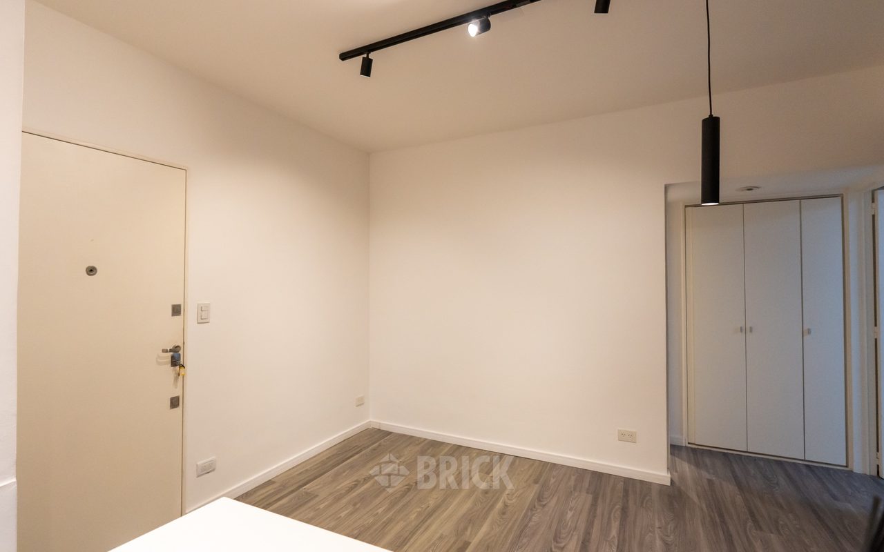 ALVEAR, MARCELO T. DE al 2100 Piso 8 5
