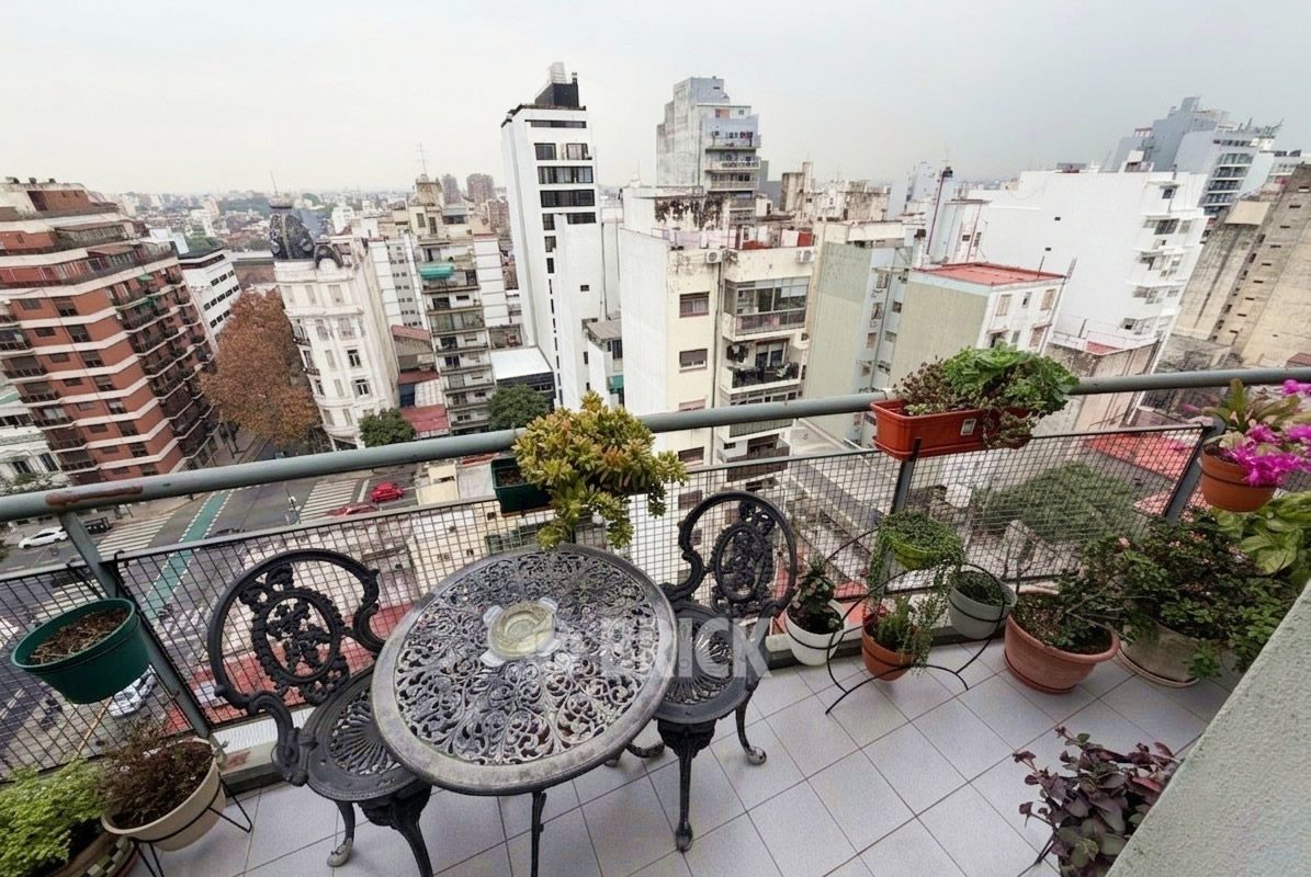 DEAN FUNES al 1100 Piso 12 12