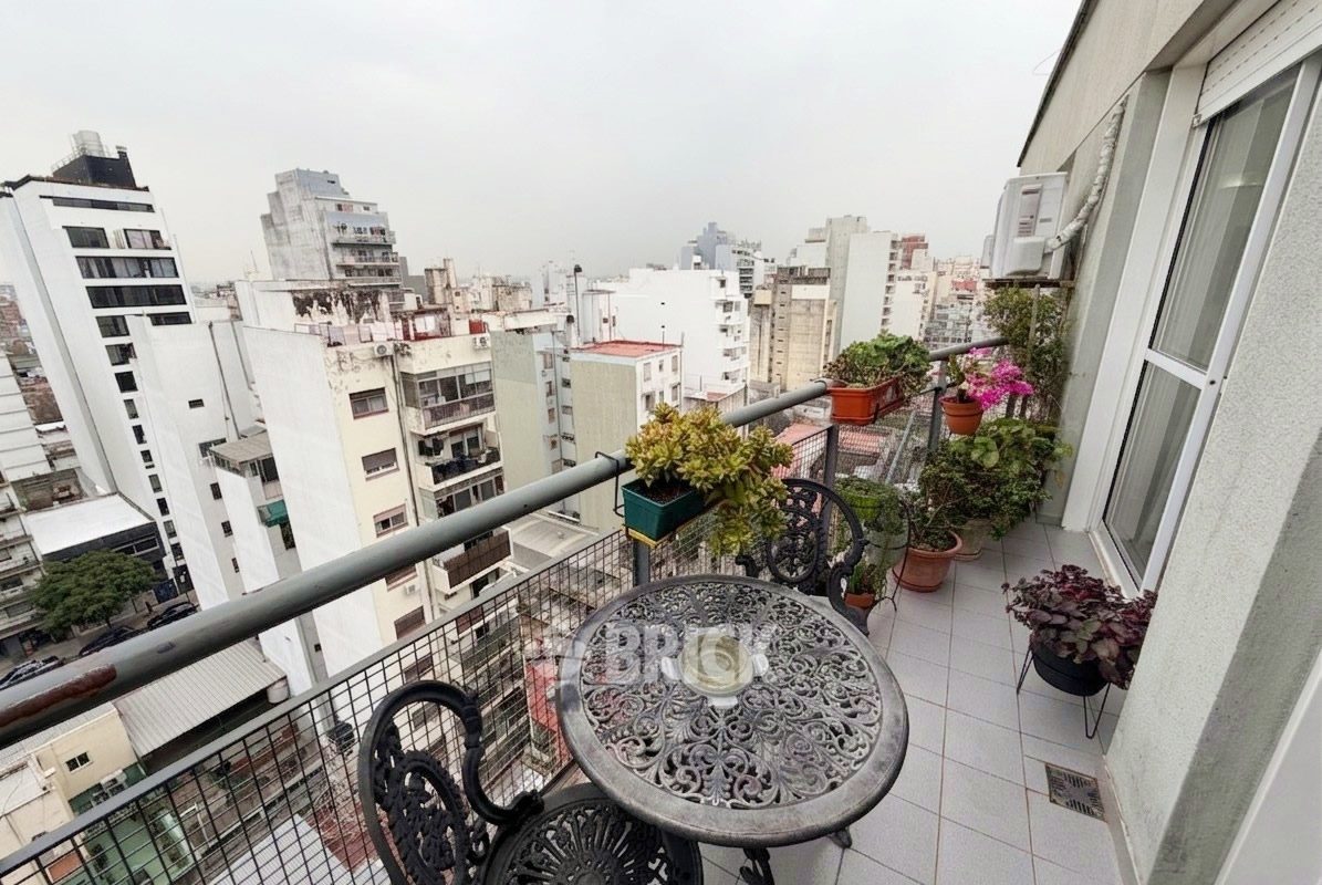 DEAN FUNES al 1100 Piso 12 13