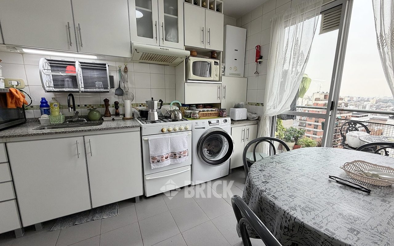 DEAN FUNES al 1100 Piso 12 14