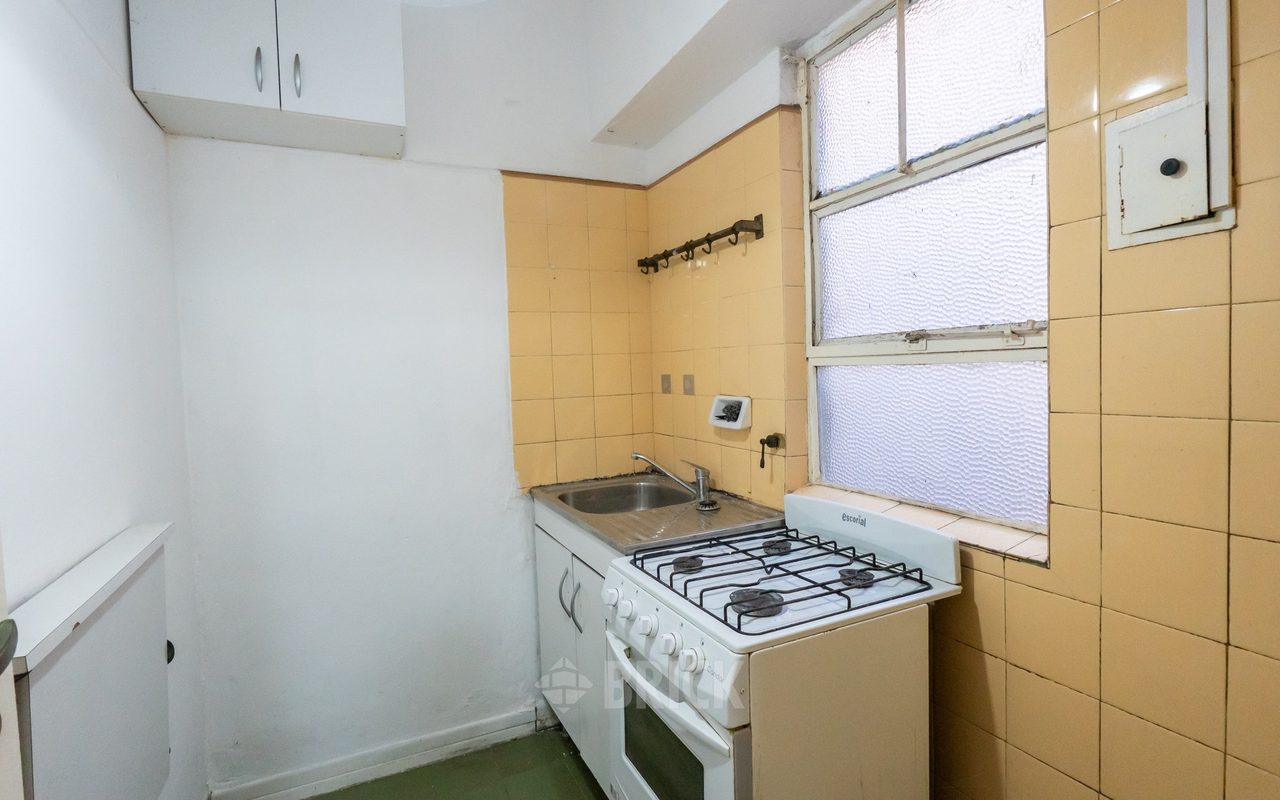 RIVADAVIA, AV. al 2500 Piso 8 4