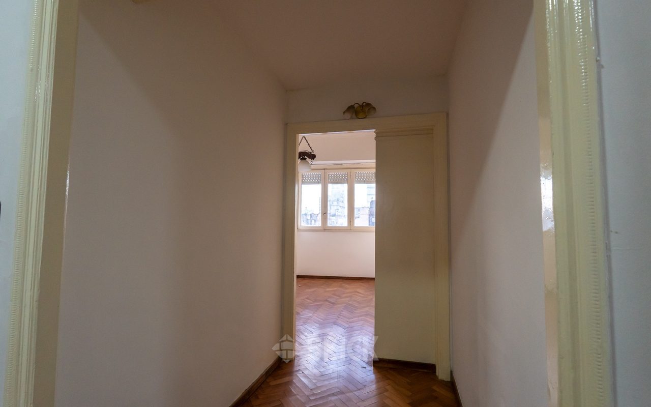 RIVADAVIA, AV. al 2500 Piso 8 5