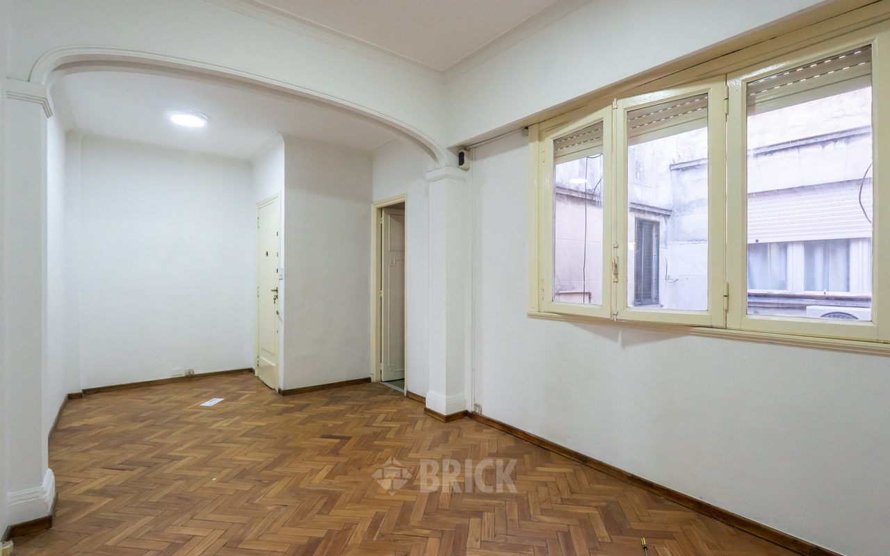RIVADAVIA, AV. al 2500 Piso 8 3
