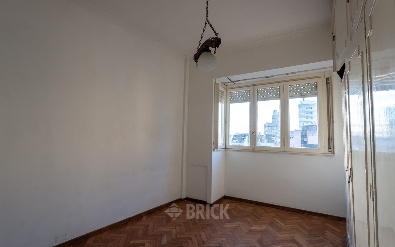 RIVADAVIA, AV. al 2500 Piso 8 6