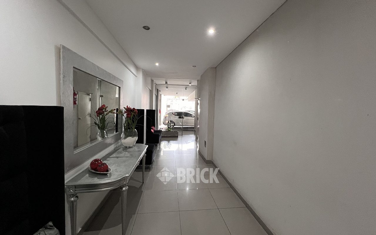 CARACAS al 1200 Piso 8 14