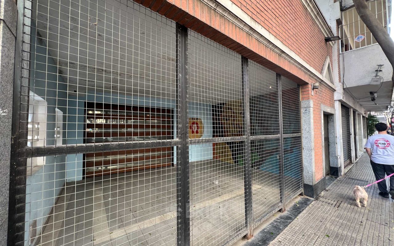 CASTRO BARROS, AV. al 0 40