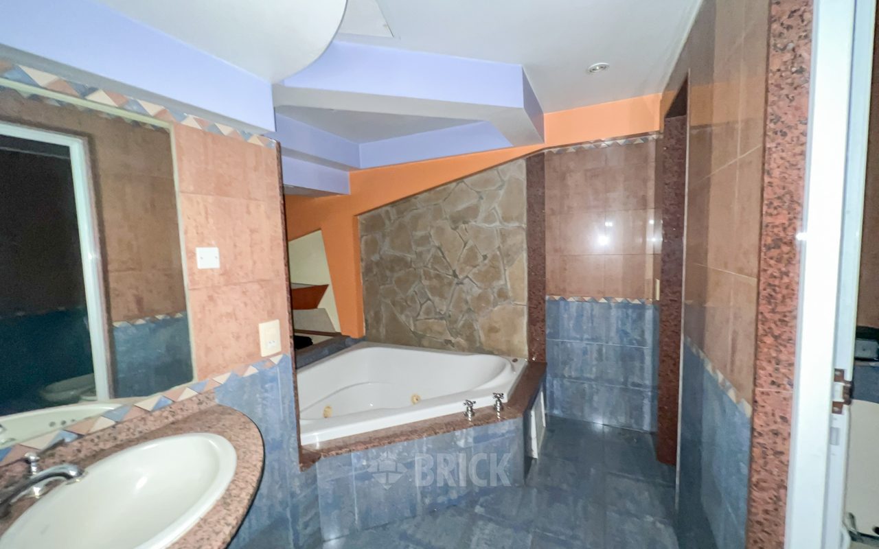 CASTRO BARROS, AV. al 0 8