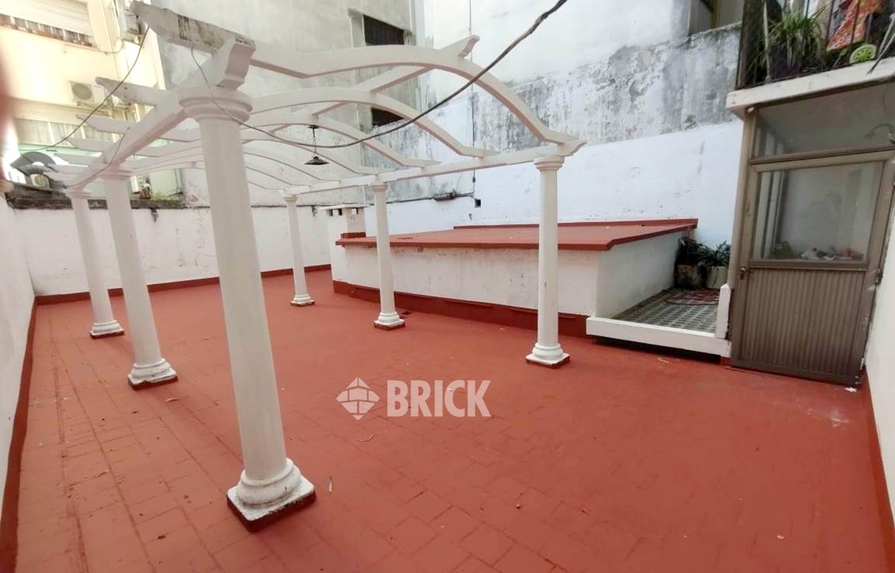 RIVADAVIA, AV. al 2200 Piso 1 1