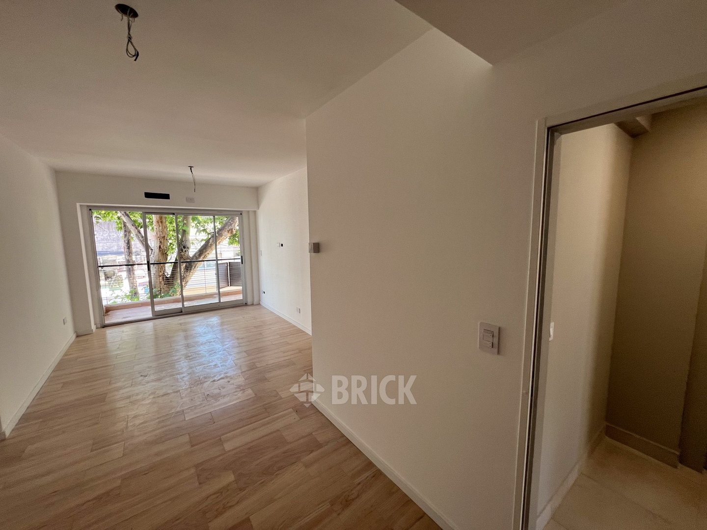 ALVAREZ, JULIAN al 700 Piso 2 1