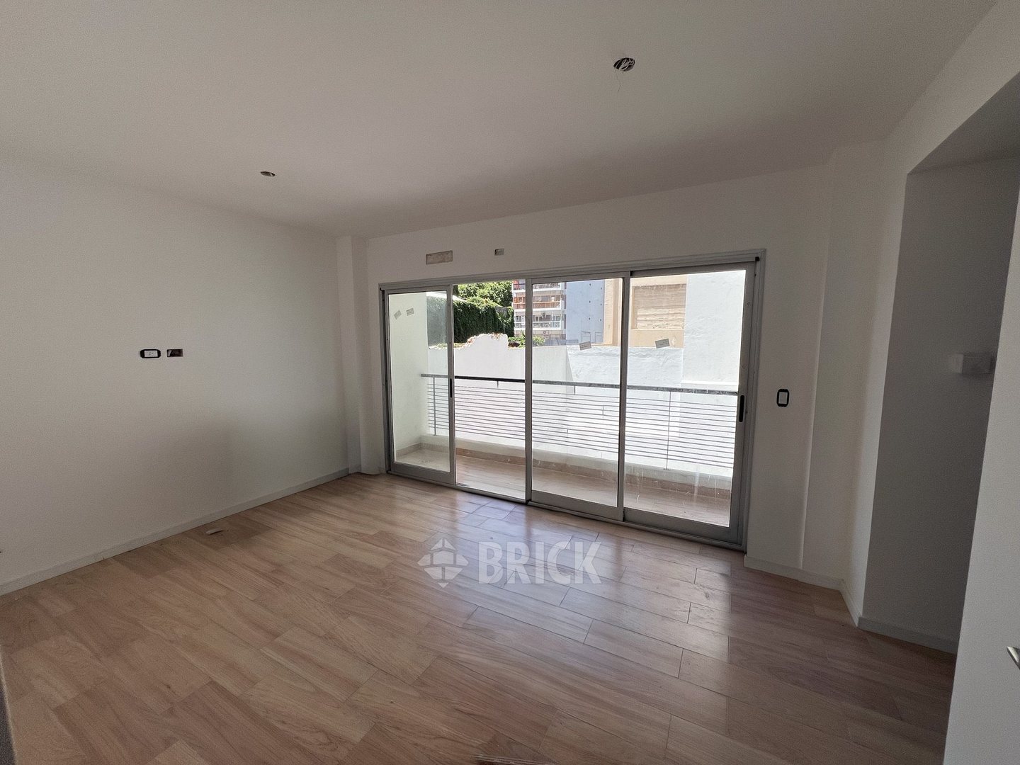 ALVAREZ, JULIAN al 700 Piso 2 1