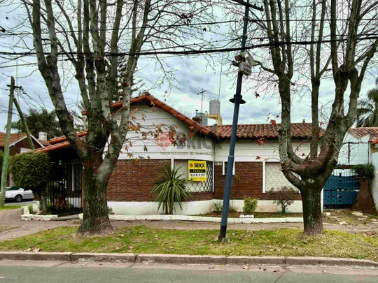 DOMINGO DE ACASSUSO al 6100