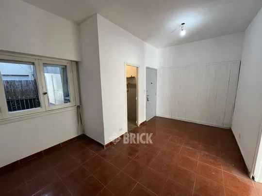 SAN JUAN, AV. al 3800 Piso 1