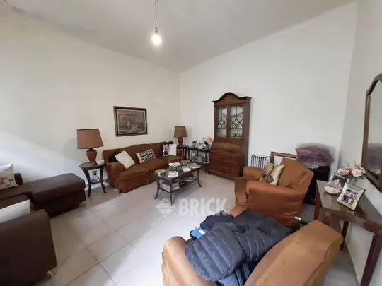 CASEROS, AV. al 2000 Piso 1