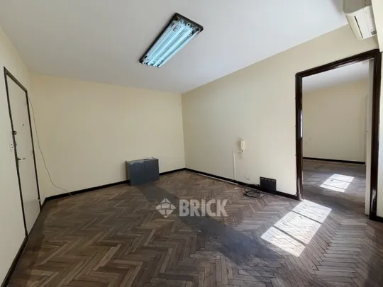 SARMIENTO al 1300 Piso 2