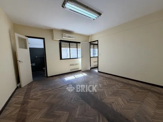 SARMIENTO al 1300 Piso 2