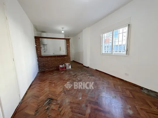 AZCUENAGA al 300 Piso 2