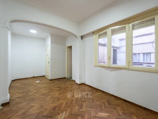 RIVADAVIA, AV. al 2500 Piso 8
