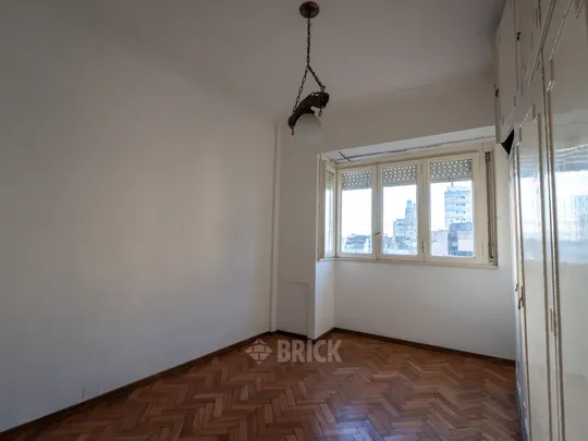 RIVADAVIA, AV. al 2500 Piso 8