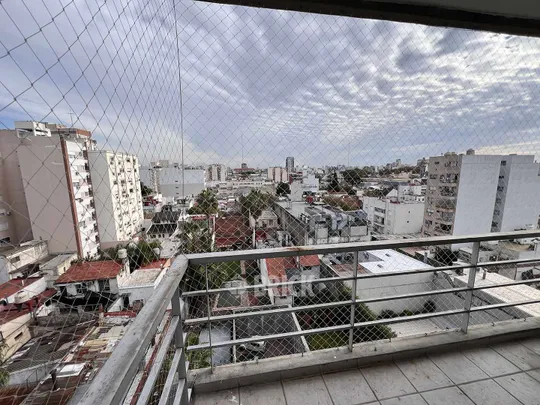 CARACAS al 1200 Piso 8