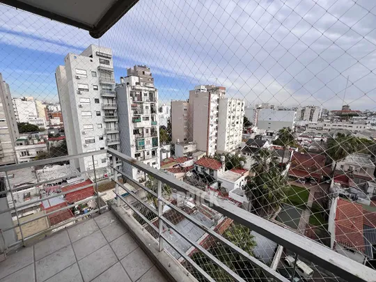 CARACAS al 1200 Piso 8