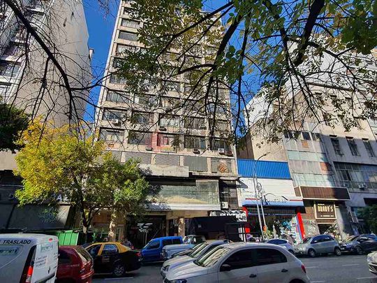 CORRIENTES, AV. al 2300 Piso 6