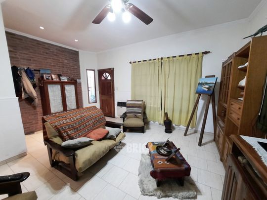 PERON, EVA, AV. al 2700