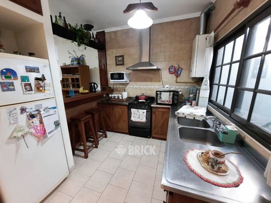 PERON, EVA, AV. al 2700