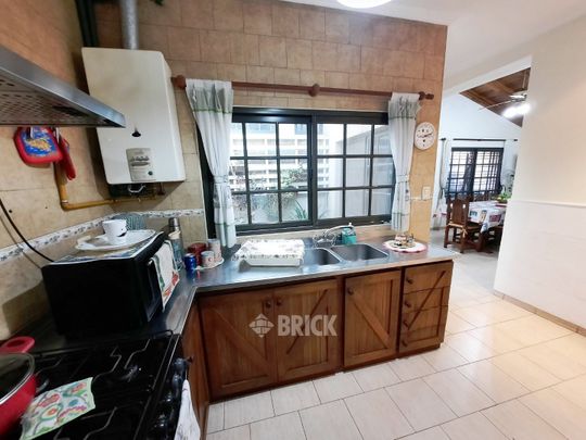 PERON, EVA, AV. al 2700