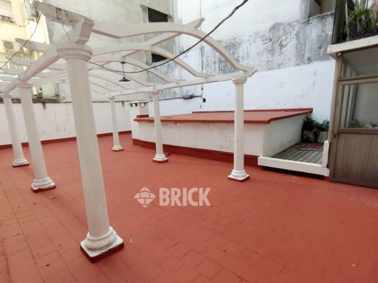 RIVADAVIA, AV. al 2200 Piso 1