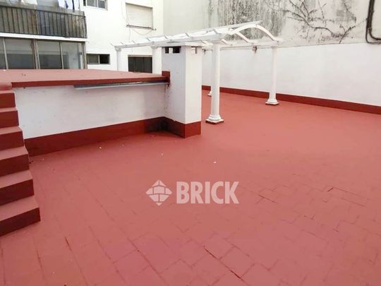 RIVADAVIA, AV. al 2200 Piso 1