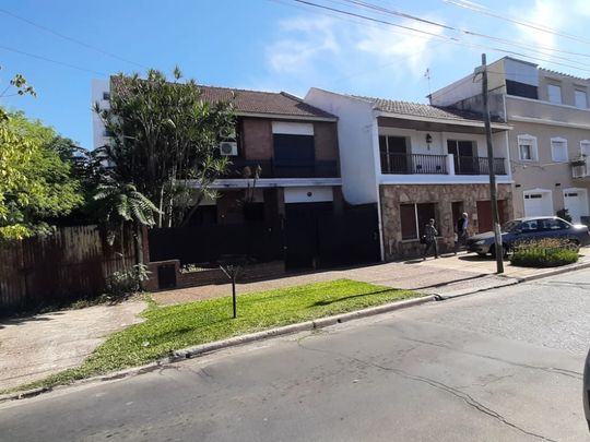 DEL VALLE IBERLUCEA al 4300