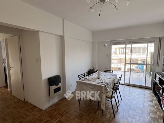 YRIGOYEN, HIPOLITO, AV. al 3600 Piso 9