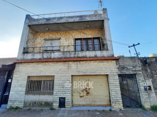 LAMADRID, AV. al 1600