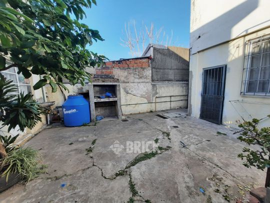 LAMADRID, AV. al 1600