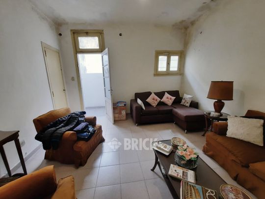 CASEROS, AV. al 2000 Piso 1