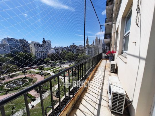 YRIGOYEN, HIPOLITO al 1500 Piso 5