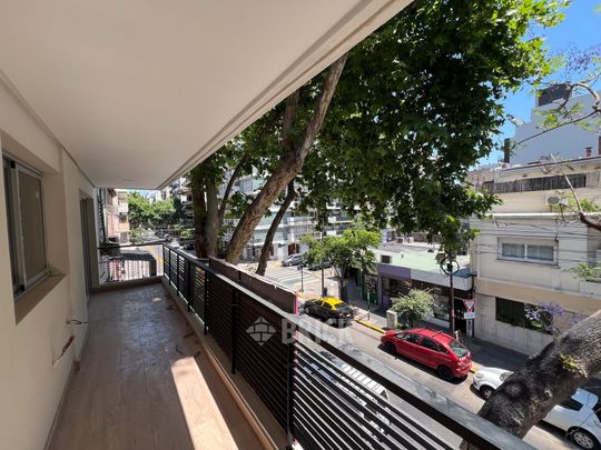 ALVAREZ, JULIAN al 700 Piso 1