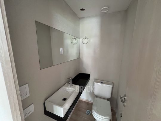 ALVAREZ, JULIAN al 700 Piso 2