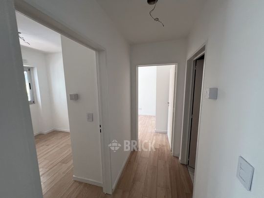 ALVAREZ, JULIAN al 700 Piso 2