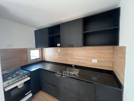 ALVAREZ, JULIAN al 700 Piso 2