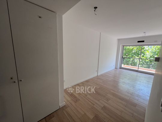 ALVAREZ, JULIAN al 700 Piso 6