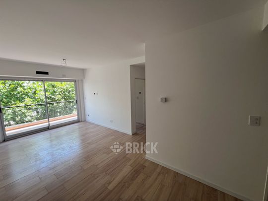 ALVAREZ, JULIAN al 700 Piso 6