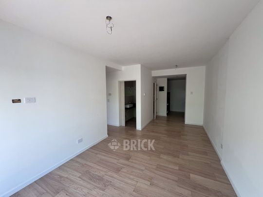 ALVAREZ, JULIAN al 700 Piso 6